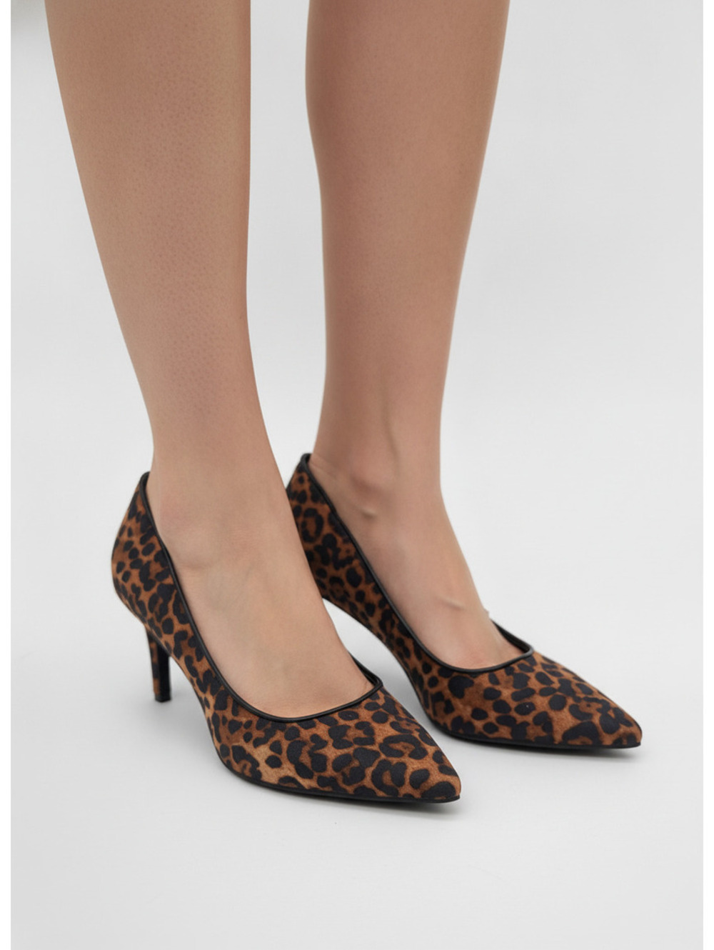 ON 34TH Jeulesf Leopard Print Pointed Toe Pumps Size 8M